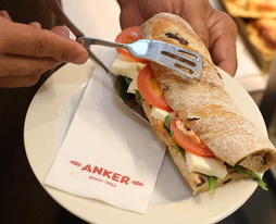 Mediterranes Oliven-Baguette