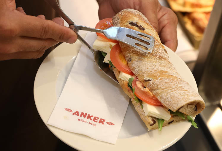Mediterranes Oliven-Baguette