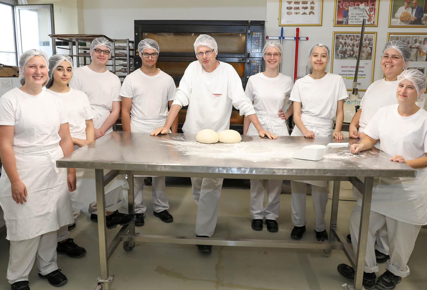 Acht neue Lehrlinge haben per 01.09.2020 ihre Bäcker-Ausbildung bei Ankerbrot begonnen. Herzlich willkommen bei uns!